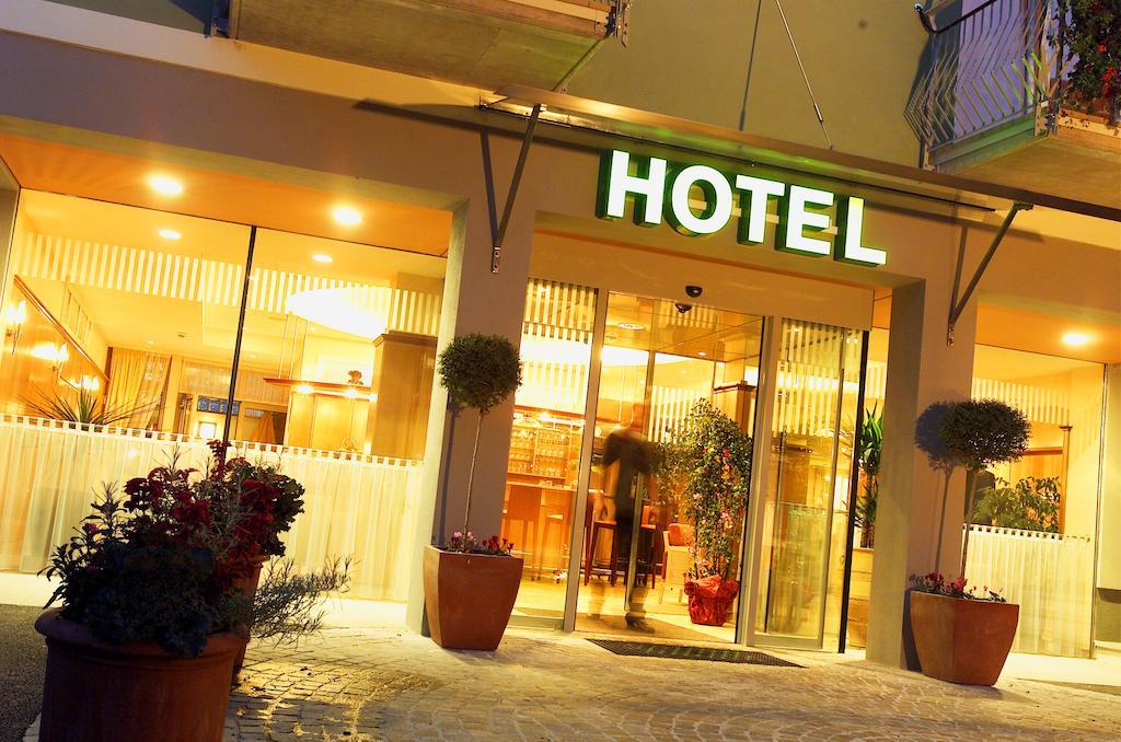 Hotel Am Marktplatz - Landgasthof Wratschko - กัมลิทซ์ ภายนอก รูปภาพ